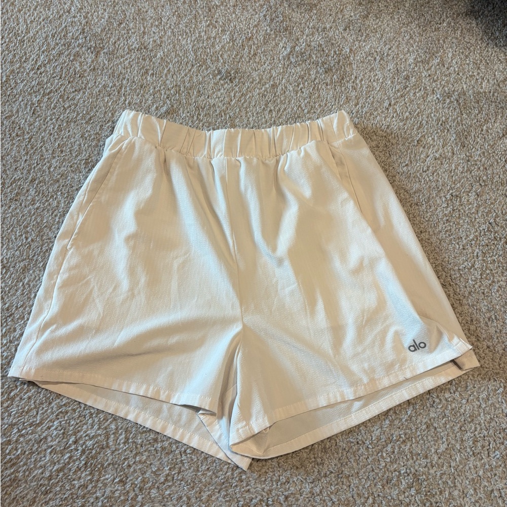 ALO Yoga Women's Cream Athletic Shorts